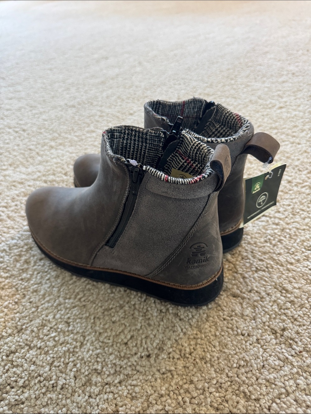 Kamik waterproof Grey Suede Ankle Boots with Side Zipper size 8